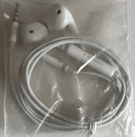 White Wired Stereo Earphones With Microphone