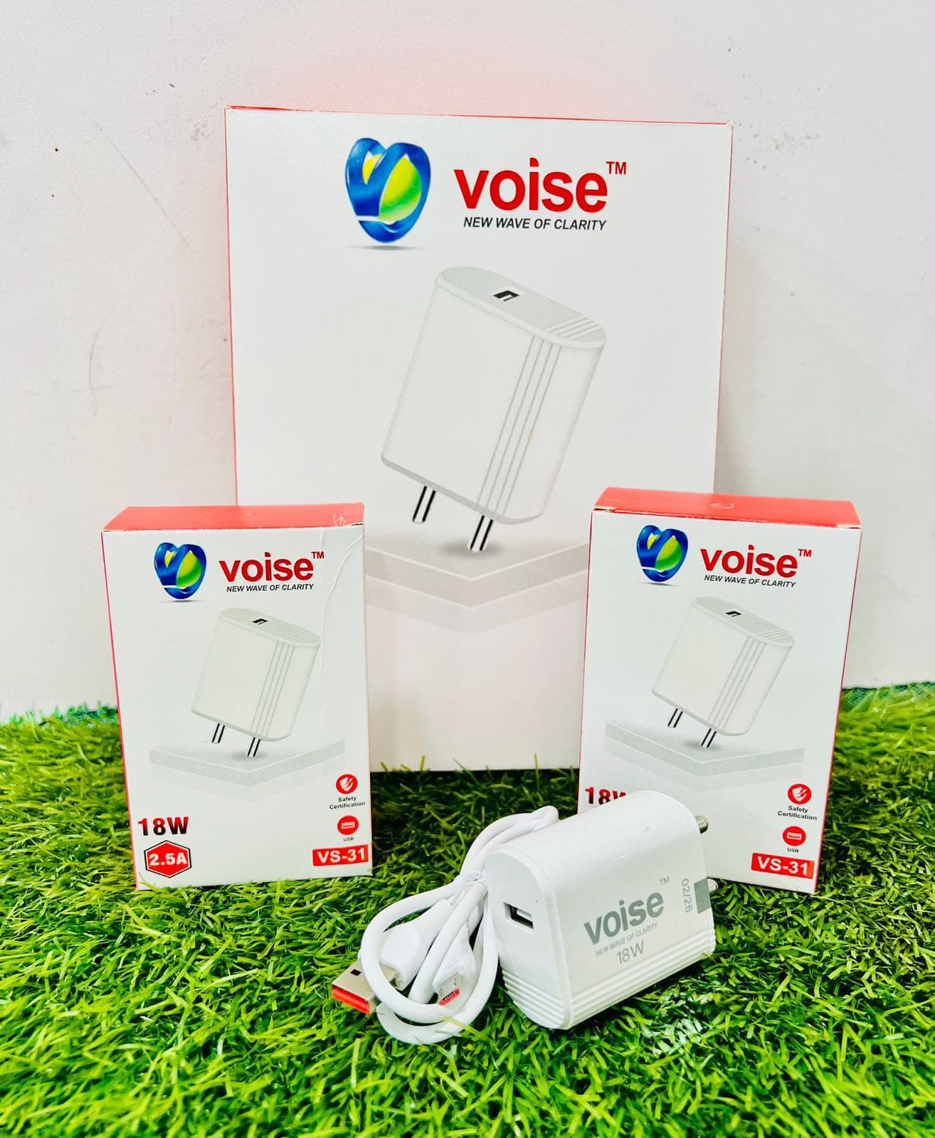 VOISE VS-31 18W Fast Mobile Charger With USB V8 Cable