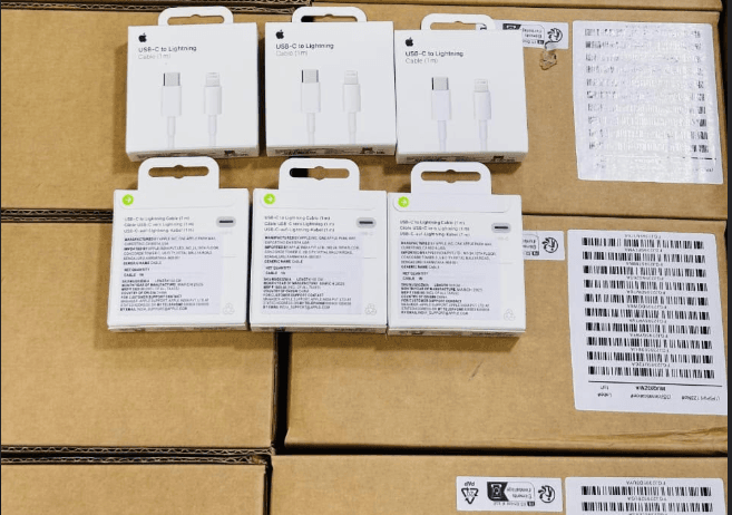 E Apple USB-C To Lightning Cable (1m) image 2