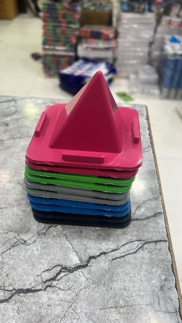 Big Pyramid Mobile Stand