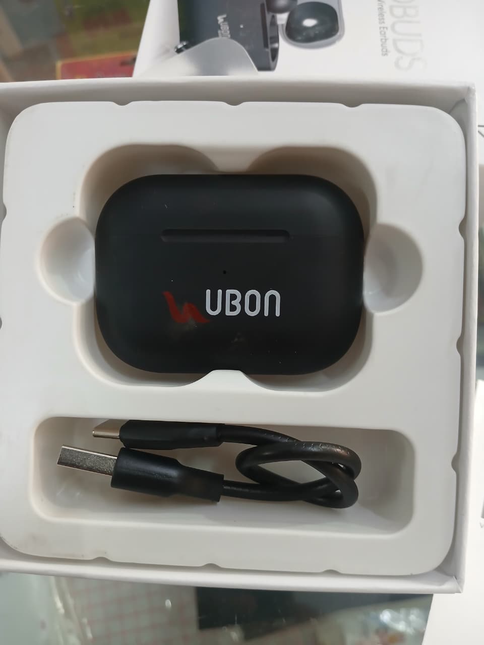Wireless Earbuds image 2