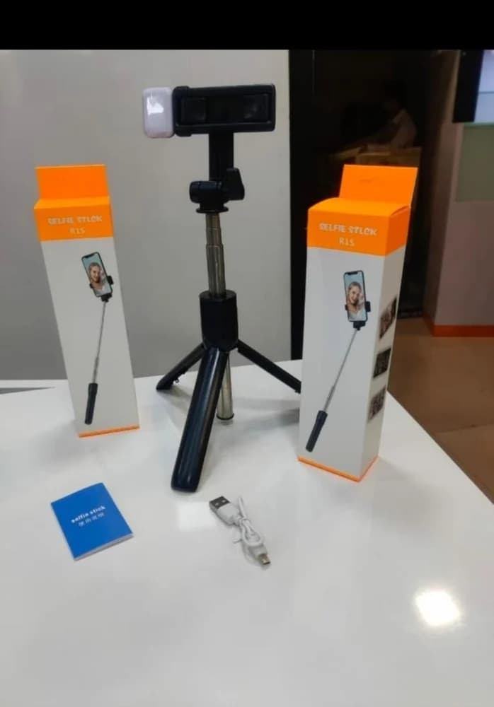 R1S Bluetooth Selfie Stick image 2