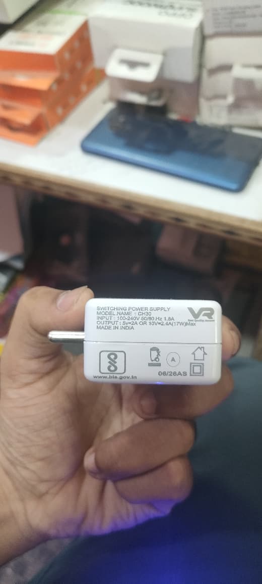 VR CH-30 17W Safe & Fast Charger image 2